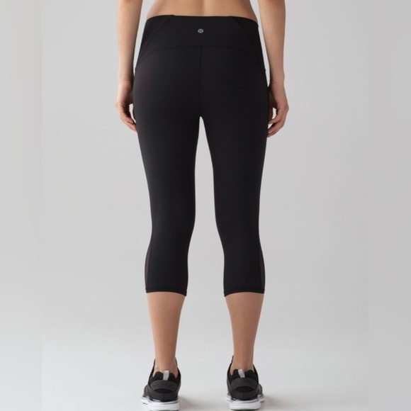 Lululemon 6 Train Times Crop 17" Black Crop Leggings great pre owned condition - Picture 8 of 14